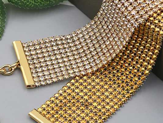 Wat maakt een glanzende diamanten choker tot het perfecte statement-sieraad?