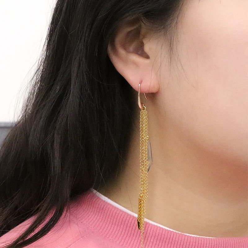 Tassel -ketens en metalen stuk oorbellen